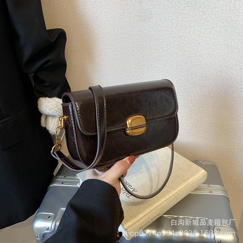 

2025 autumn and winter new textured oil wax retro underarm bag women s fashion versatile single shoulder messenger commuter small square bag кофейный