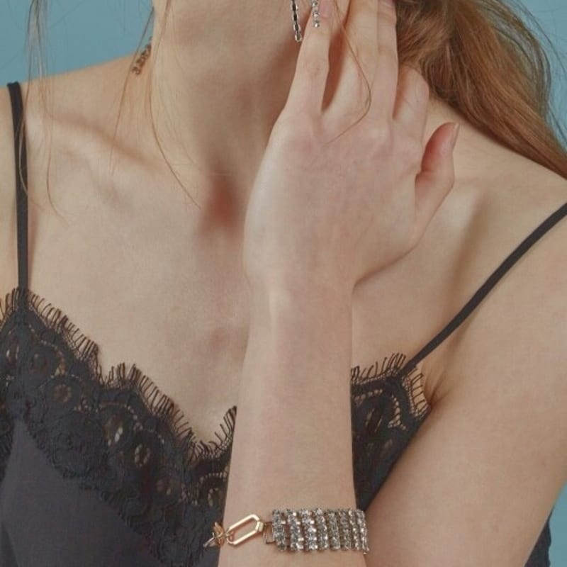 

803STUDIO Sara Crystal Chain bracelet FREE