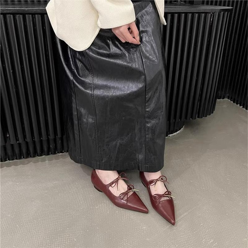 In the spring and autumn of 2024, the new Korean flat-bottomed pointed single shoes, women's bows, shallow mouths, and Mary Jane shoes.