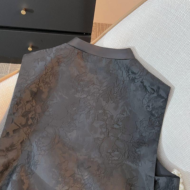 Vest women's disc buckle jacquard vest short vest wearing elderly thin vest