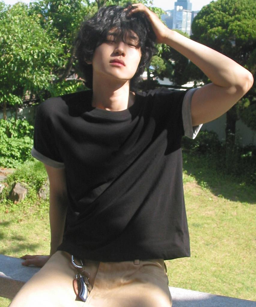 SIGNATURE Summer Crop Color Block Roll-Up Short Sleeve T-Shirt [2 Colors]