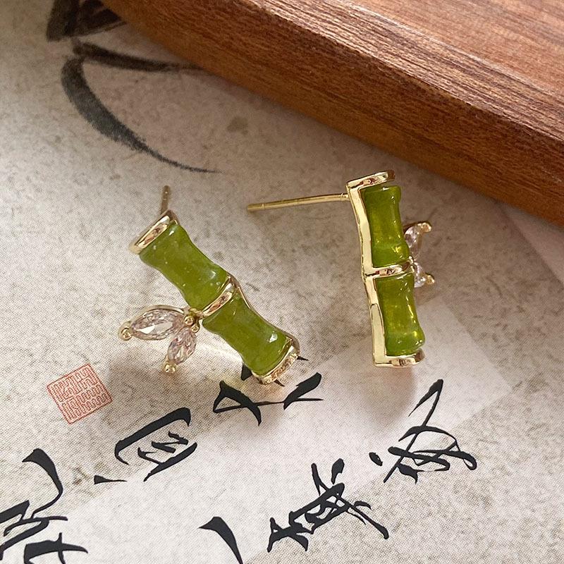 Green Bamboo Mosquito Coil Ear Clips: Chic Chinese Style, No Piercings Needed, Minimalist Luxury Design