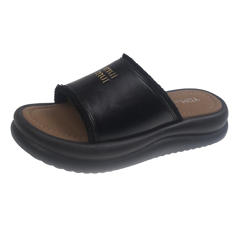 Korean Version of Thick-bottomed Cool Slippers for Women's Outer Wear 2025 Summer New Small Fashion Easy To Match One-word Beach Cool Slippers