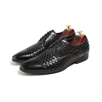 Klasyczne modne męskie rzeźbione skórzane buty na co dzień sznurowane buty włoski styl biznesowe buty tkane buty wizytowe jasne buty do sukni ślubnej spiczaste