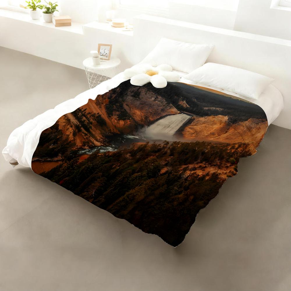 Yellowstone National Park Throw Flannel Throw Blanket: Soft Kid-Friendly Warm Anti-Static All Season Washable Couch Bed Home