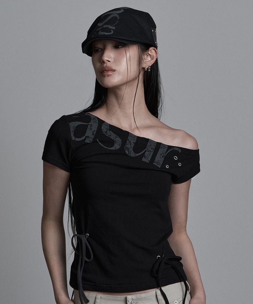 Aejeuyua Punched Asymmetrical Off-Shoulder Tee Black