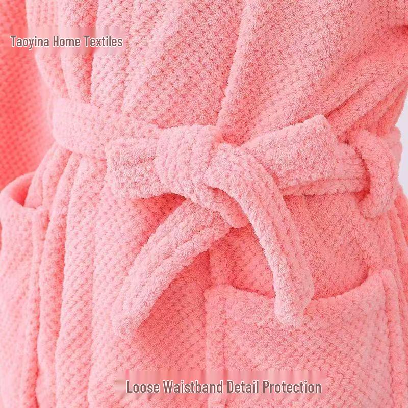 Pineapple Grid Quick-drying Coral Fleece Hooded Bathrobe – Skin-friendly, Warm, and Wearable for Winter Home Use.