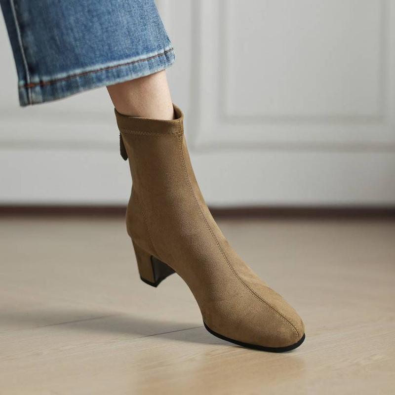 

Новые эластичные замшевые женские ботинки большого размера однотонные на высоком каблуке средней высоты женские с задней молнией подошва из говяжьей жилы мягкая корейская версия модные ботинки 40