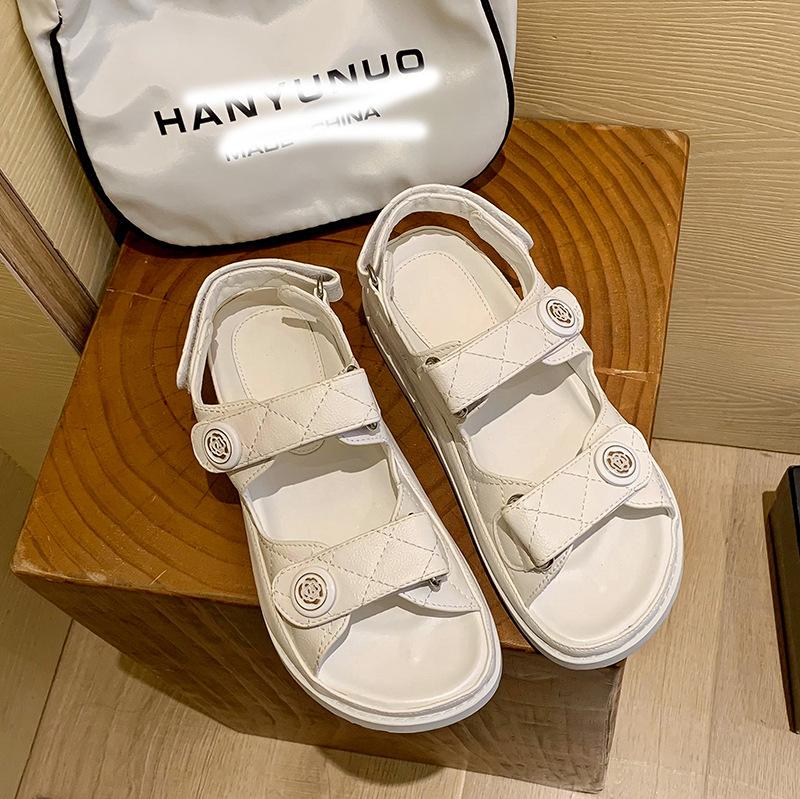 Xiaoxiangfeng Platform Sandals Women's Summer New Camellia Flat Bottom with Velcro Beach Shoes