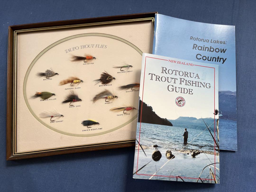 

[Б/У] Набор мушек для форели Таупо в рамке и 2 книги