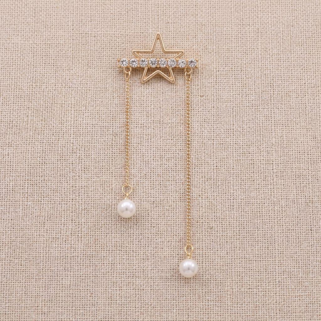 Personalized Brooch with Crystal Heart Brooch for Fashion Snowflake Geometric Creative Suit Pin