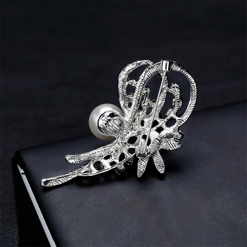 Elegant Narcissus Brooch Pearl-Embellished  Flower Pin For Clothing