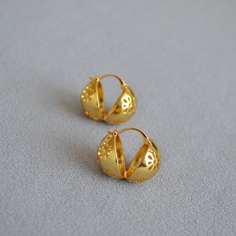 

Retro European & American Hollow Brass Flower Earrings