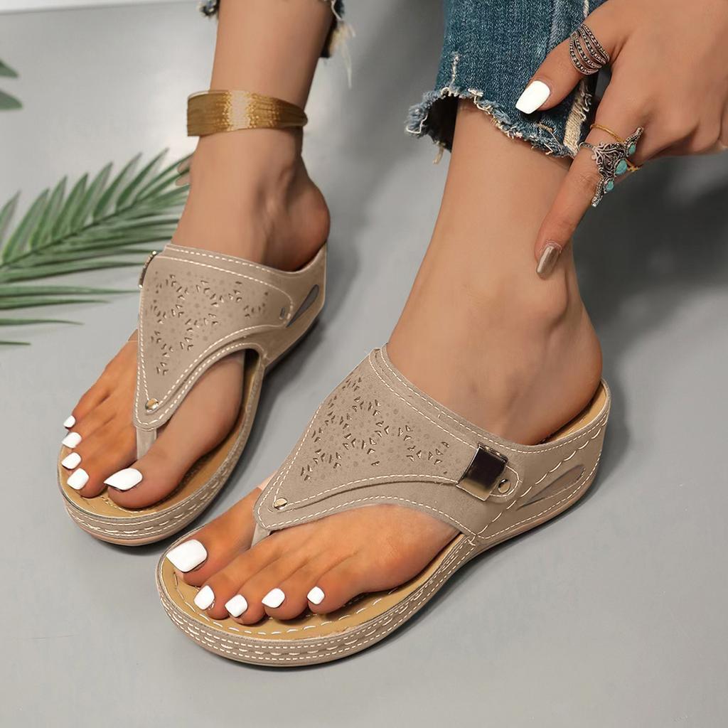 Women's Solid Color Round Headed Thick Soled Fashionable Hollow Slippers
