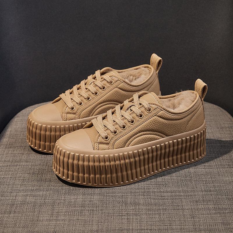 

Женские туфли на платформе-бисквите 2025 осень-зима бархатная взрывная кожа маленькие белые туфли универсальная подошва-маффин повседневные кеды In 40