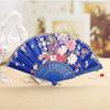 Kinesisk stil Folding Fan Hot Stamping Silke Stoff Håndholdt Fan med gullkanten blomstermønstre