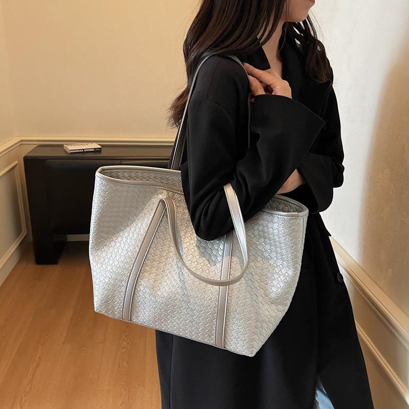 New Woven Pattern Large-capacity Commuter Tote Bag Women's 2025 Fashion Underarm Bag Versatile Hand Bag Shoulder Bag