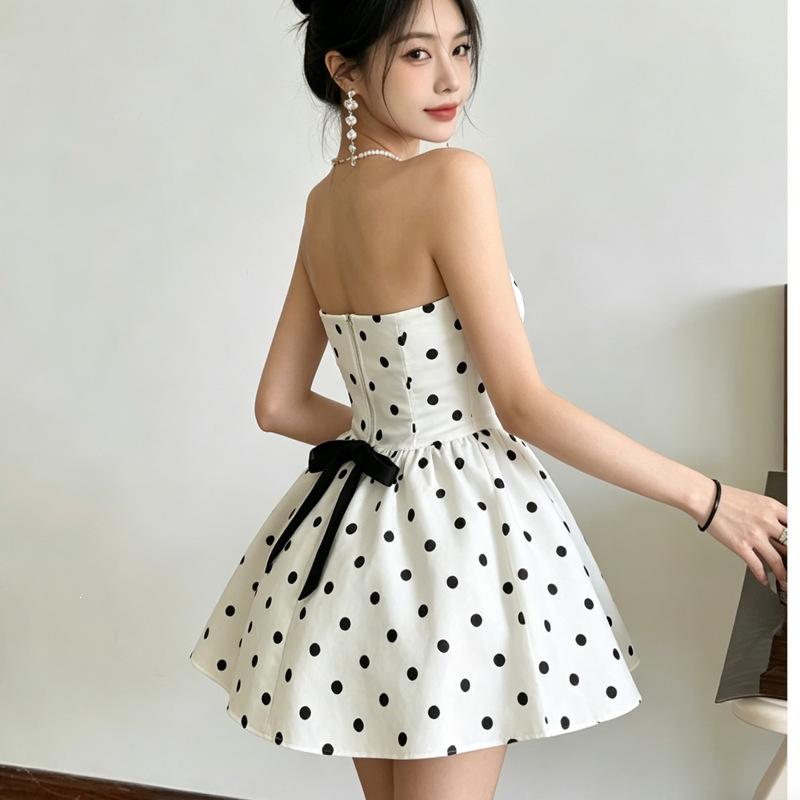 New Xia Chunyi small fragrant style polka dot bow tube top dress women's daughter feeling high waist A word short skirt