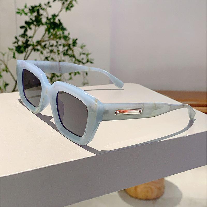 Fashion Vintage Luxury Brand Designer Olive Green Square Sunglasses Women For Men Sun Glasses Punk Popular Rivet Outdoor Shades