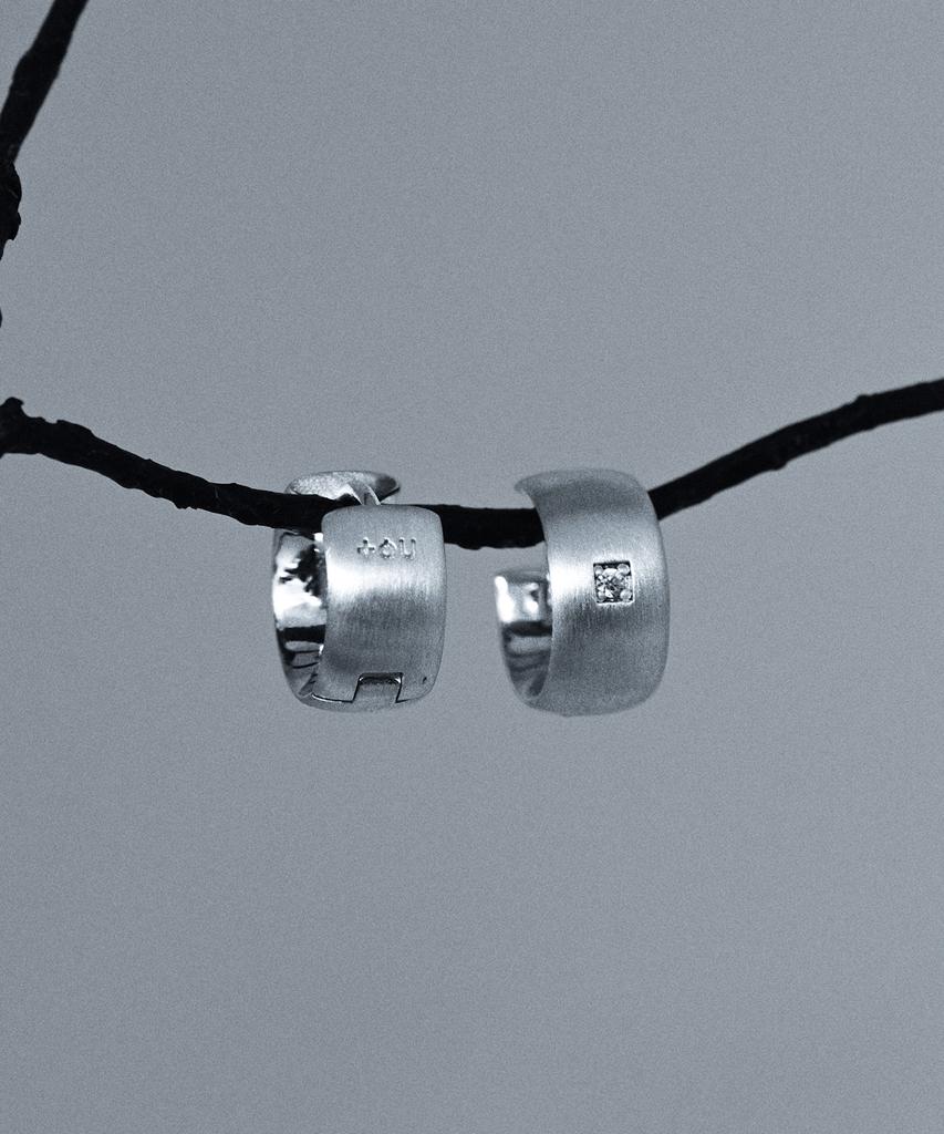Tou Np003 Hidden Shine Matte Cubic Earrings