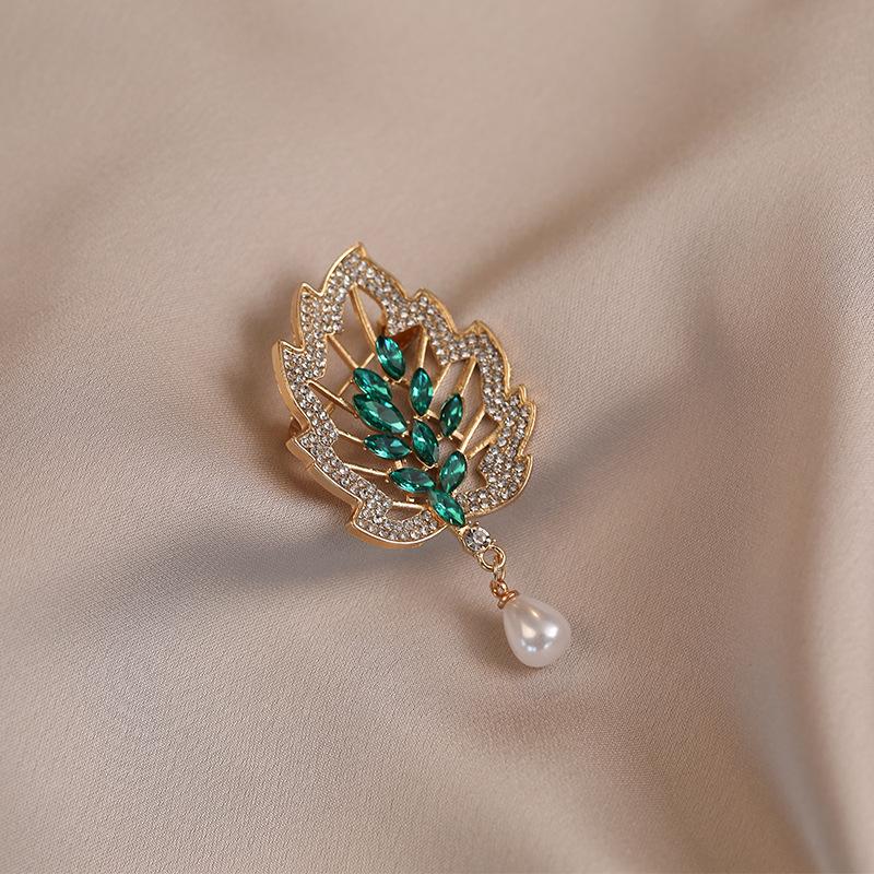 Exquisite High-End Schmetterlingsbrosche für Damenmode - Elegante Corsagen-Nadel & Kleidungsaccessoire