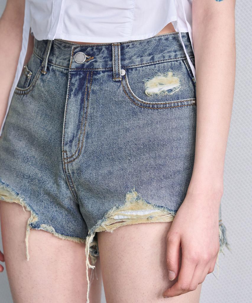 Awodeijeu Cut-Off Vintage Denim Shorts [Vintage Blue]