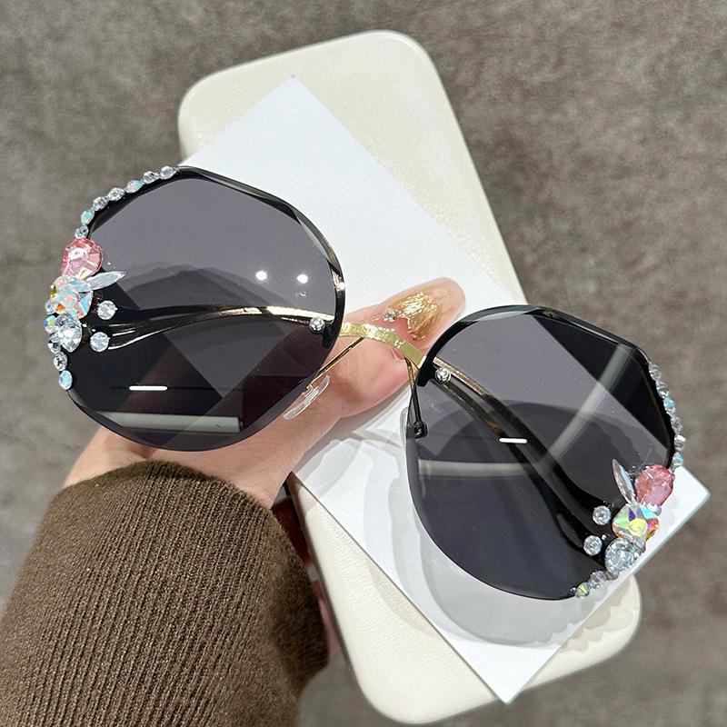 2024 Women's High-End Rhinestone Sunglasses: Slimming, Fashionable Anti-UV Sunshade
