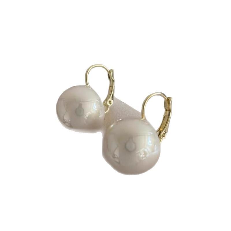 Fashionable, High-end, Simple Large Pearl Stud Earrings for Women, Suitable for All Occasions, with Unique and Personalized Style.