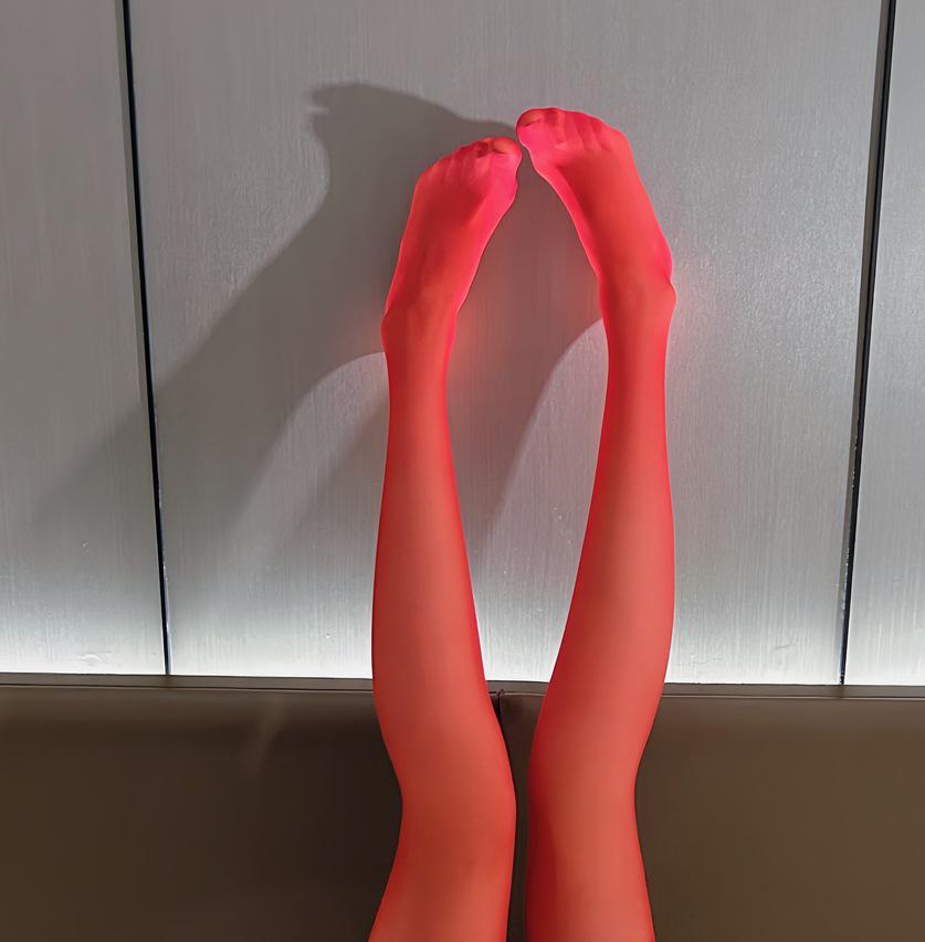 Crotchless Black Silk Flirting Stockings: Tempting Lingerie Set for Passionate Nights