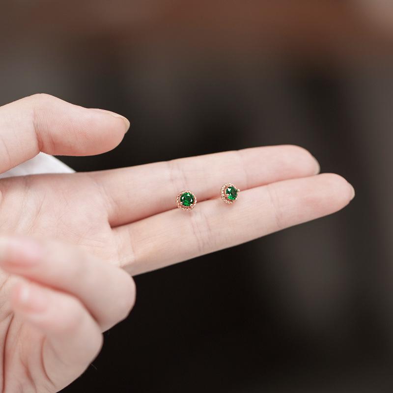 Nowe Proste Modne Kolczyki Sztyfty z Okrągłymi Szmaragdami i Diamentami ze Srebra Próby S925
