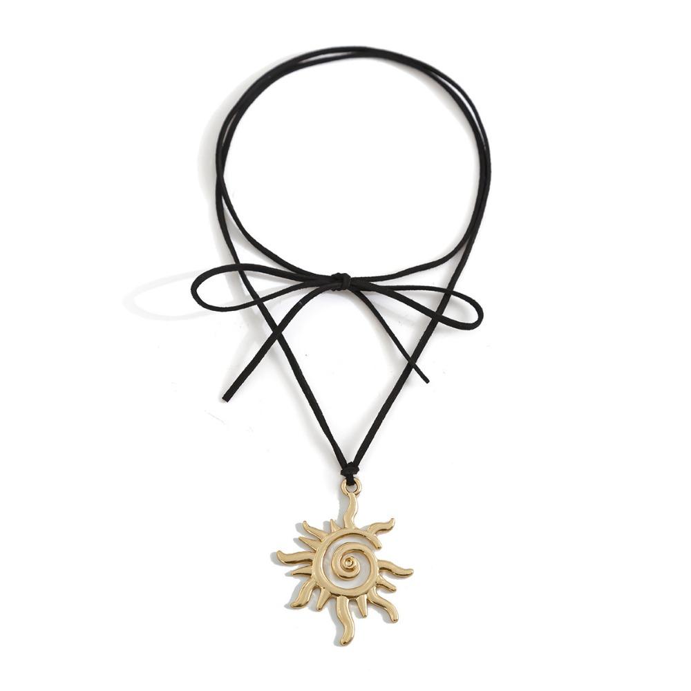 Fashion Vintage Chic Sun Shaped Pendant Necklace for Women Bohemia Vogue Golden Choker Fashion Jewlery Accessories Party Gifts