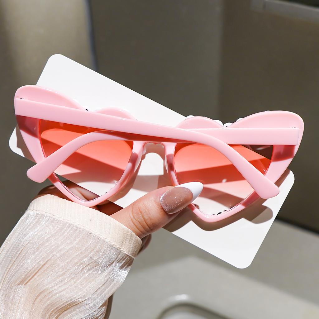 Elegant Pearl-Embellished Heart-Shaped Sunglasses - Ideal For Bachelorette Parties Bride & Bridesmaid Gifts