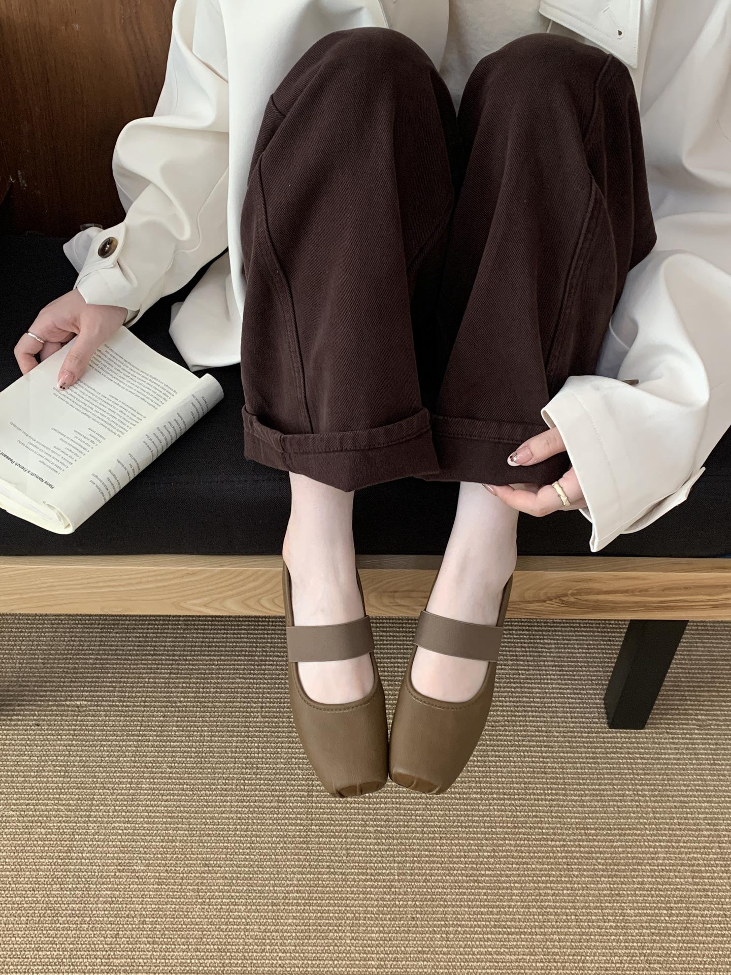 

Guangzhou square head soft sole one-word elastic belt Mary Jane shoes women s 2025 new soft leather inner height increase single shoes 39