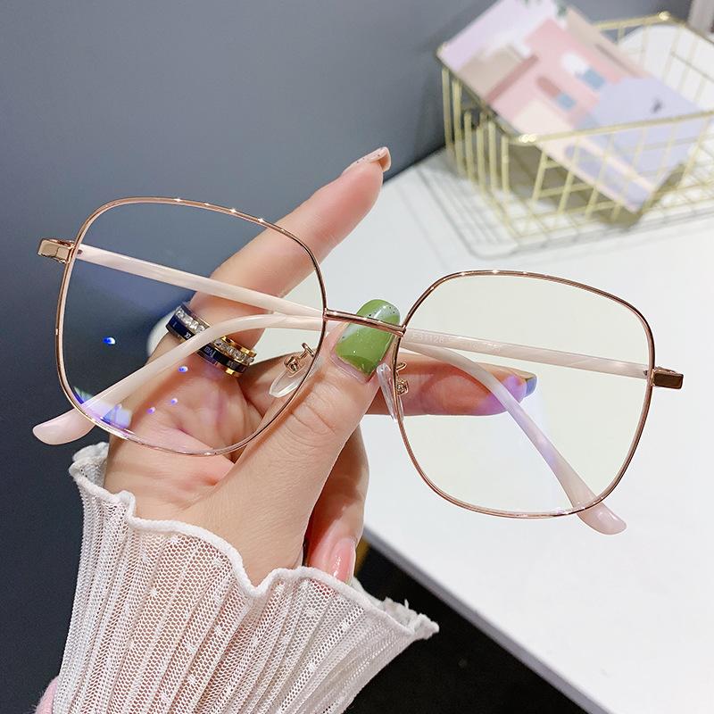 

Эта модель может быть оснащена защитой от близорукости с синим светом, модная квадратная большая оправа для очков с пластинчатой ножкой, женская 31128 anti-blue lens