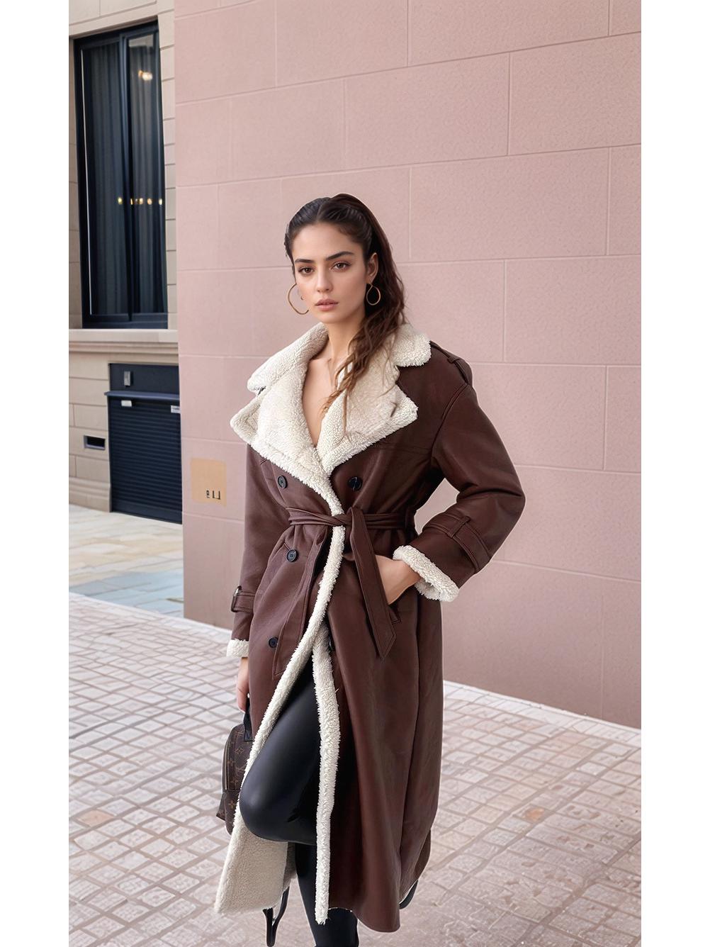 

Женское двустороннее меховое пальто с воротником-стойкой и стильным лацканом, Осень/Зима 2024 L