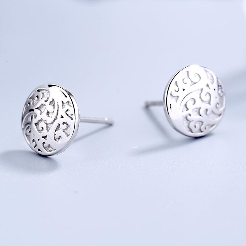 S925 Sterlingsilber Personalisierte Knopfstecker-Ohrringe Vielseitiges Einfaches Design Silber-Accessoires
