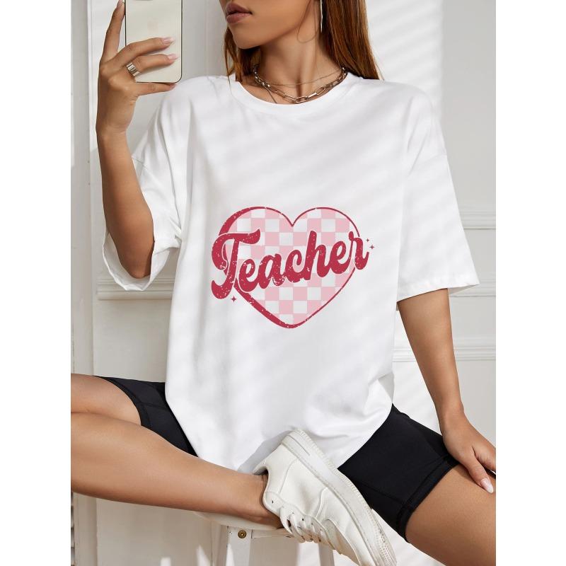 Oversized T-Shirt with Pink Checkered Heart & "Teacher" Print – Vintage Teacher-Themed Sweet-Style Top