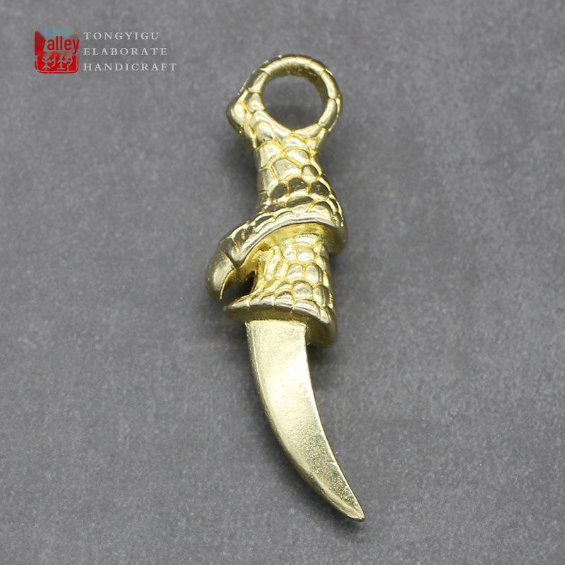 Men's Trendy Copper Dragon Claw & Wolf Tooth Keychain Pendant – European & American Style
