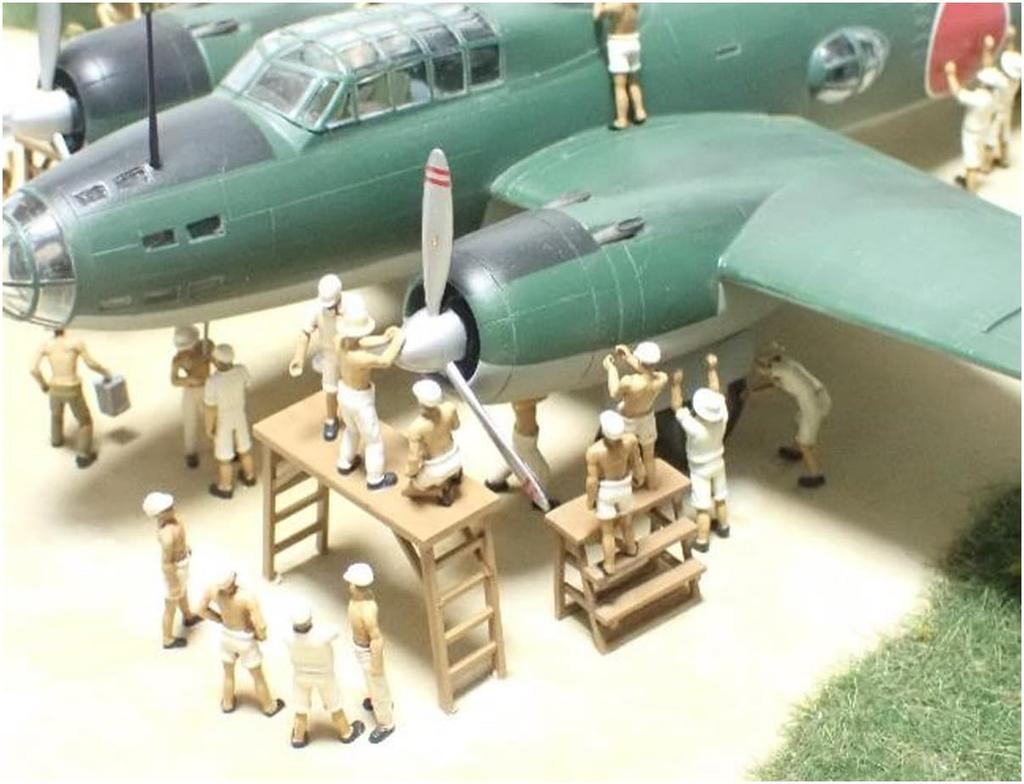 Beaver Corporation Japanese Navy Maintenance Worker Summer Clothes Figure 3 Resin Kit BELF7211 1/72 (18 Figures)