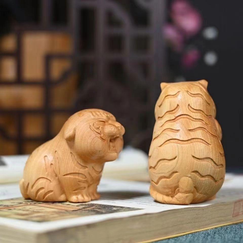 Creative Cliff Cypress Tiger Decoration Wood Carving Pendant Modern Simplicity Household Decoration Men Play Hand Handle Crafts