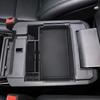 Pro Ford Explorer 2020 2025 2025 2025 LHD Box na loketní opěrku Podnos na odkládání Držák Deska středové konzole Organizér Interiérové doplňky