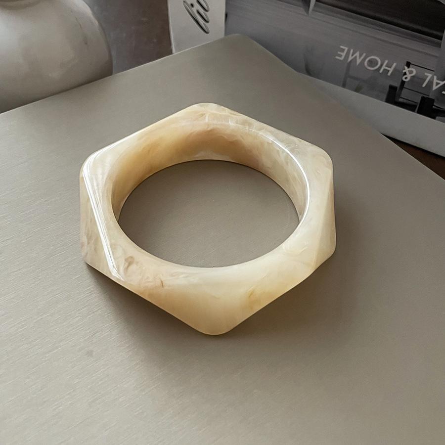 European and American Beige Irregular Geometric Resin Bracelet Light Luxury Temperament Bracelet Retro Exaggerated Jewelry Women
