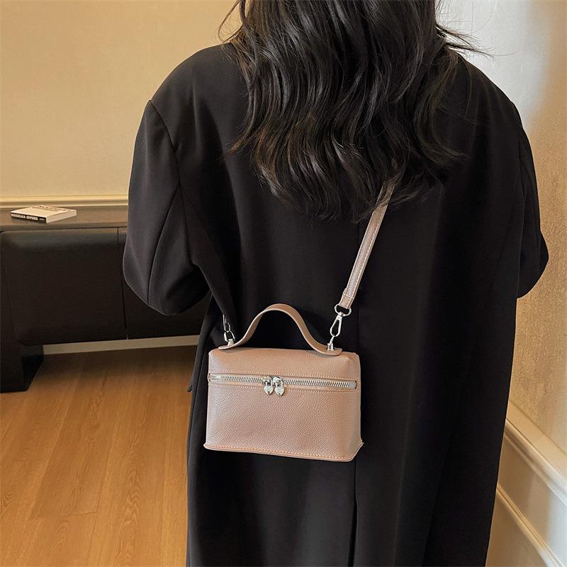 Spring new small exquisite bag women's high-end sense portable lunch box versatile hand carry messenger bag single shoulder