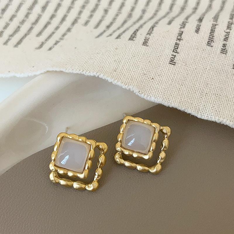 Nischen-High-End Geometrische Metall-Opal-Ohrstecker Damen Retro Elegant Mode Temperament Vielseitige Ohrringe