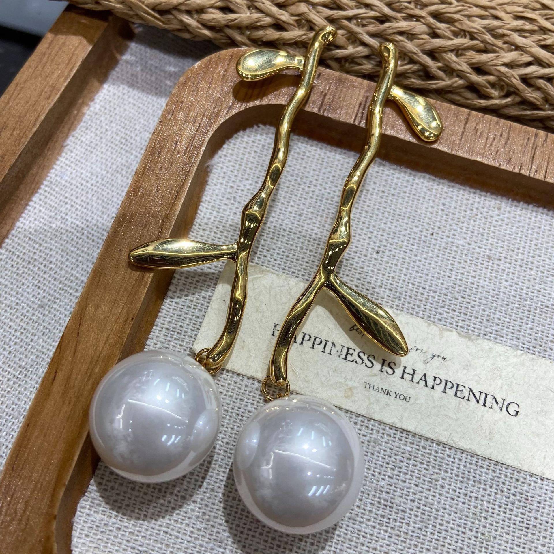 

Brushed Metal, Unique Exaggerated Stud Earrings, Socialite Temperament, Fashionable And Beautiful Earrings, Fringed Gold-Plated.