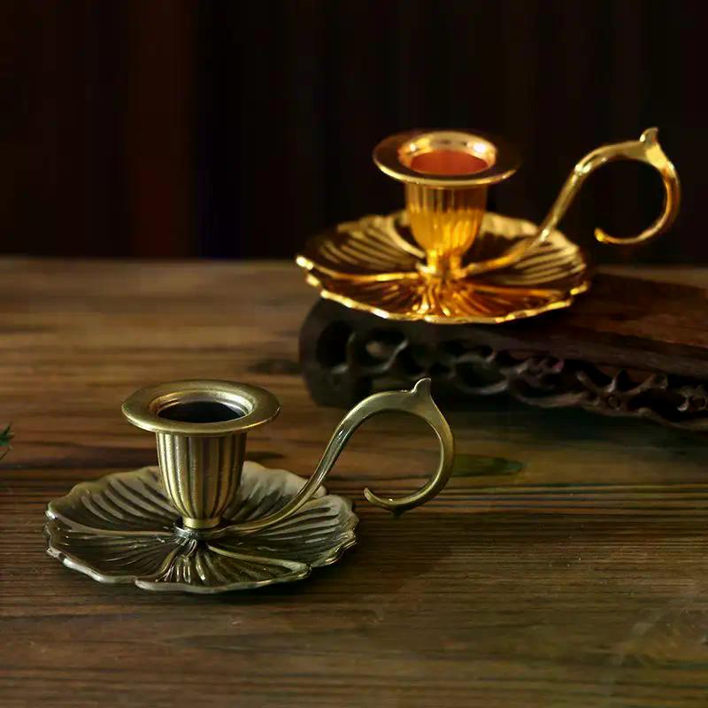 Retro Metal Taper Candle Holder European Retro Handheld Small Candlestick Crafts Bronze Table Candle Holder Home Decor