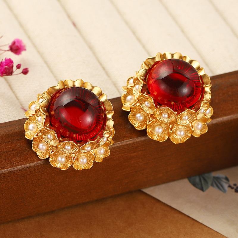 Pearl flower stud earrings retro news temperament 925 earrings women's 2026 new high-end summer light luxury French earrings