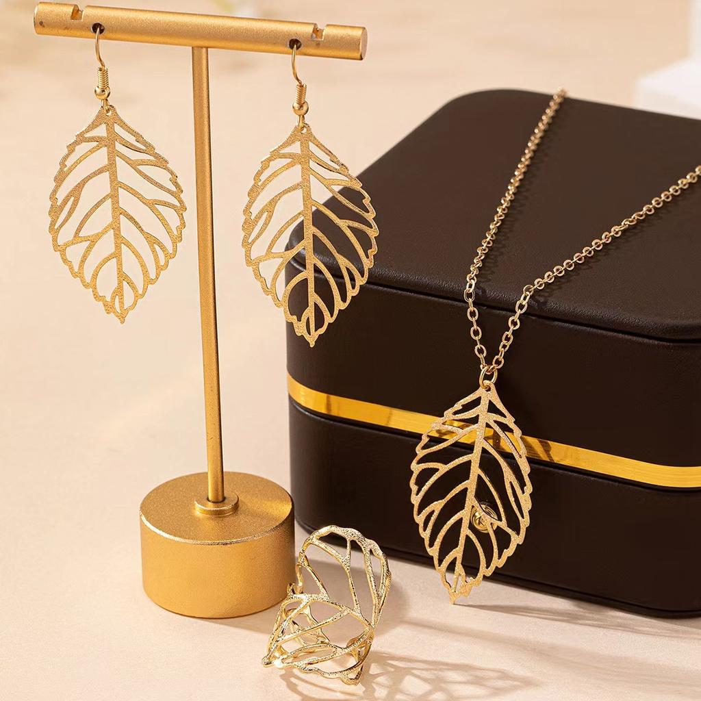 3pcs Women's Minimalist Jewelry Set Suitable for Parties Banquet Daily Wear Fashion Metal Leaf Shaped Necklace Earrings Ring Set
