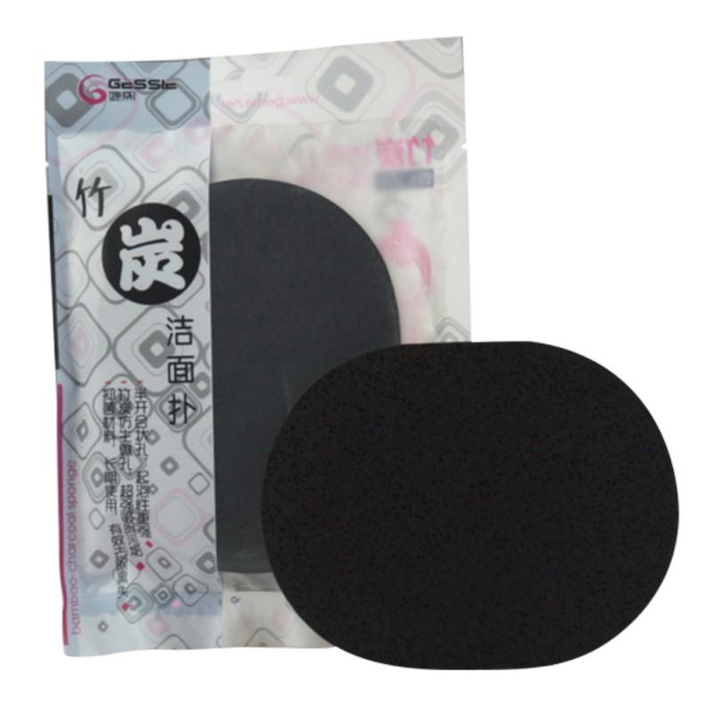 1 ks Měkká Přírodní Černá Bambusová Houbička Krása Mytí Obličeje Čištění Kosmetická Houbička Černá s Aktivním Uhlím Kosmetická Houbička