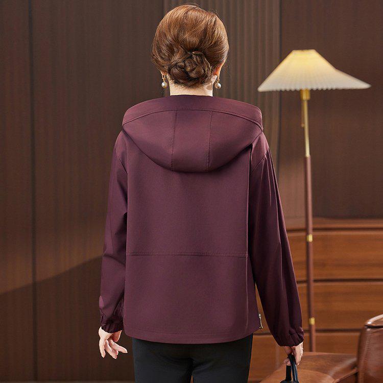 Stylish Spring Windbreaker for Middle-Aged Women - Lightweight, Fashionable, Large Size Jacket for Spring and Autumn